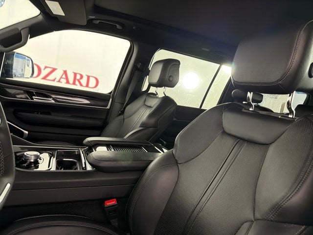 2024 Jeep Wagoneer Base