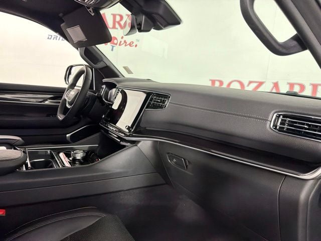2024 Jeep Wagoneer Base