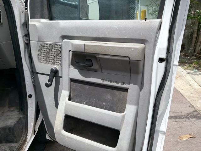 2016 Ford E-350SD Base Cutaway