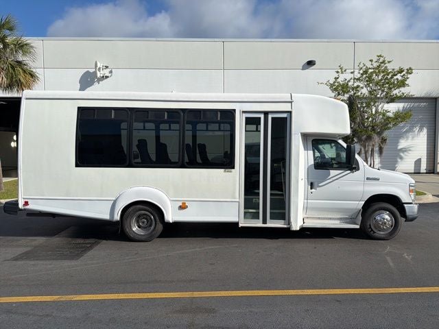 2014 Ford E-450SD Base BUS