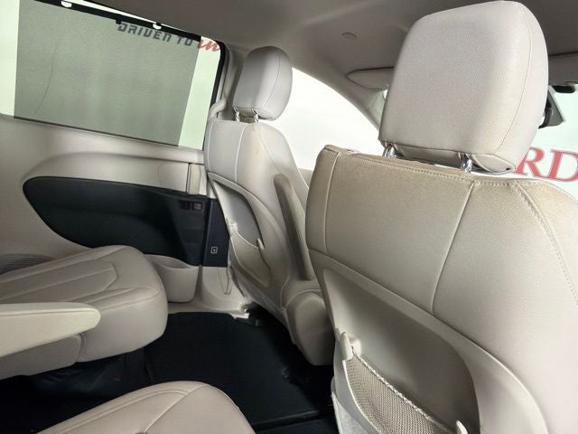 2017 Chrysler Pacifica Touring L