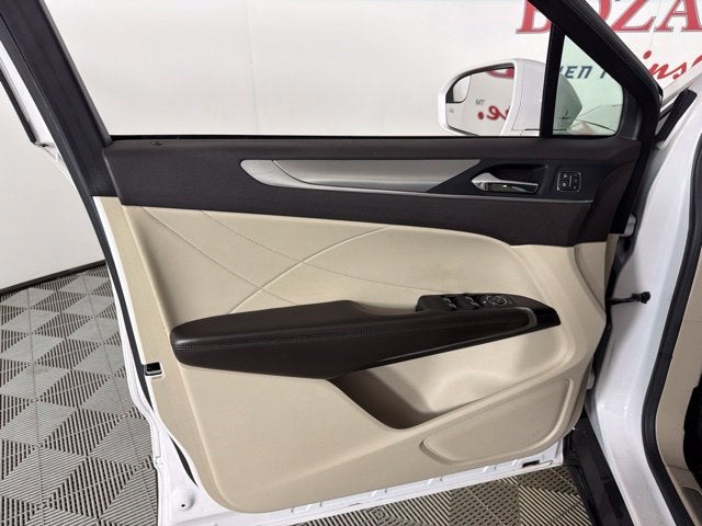 2019 Lincoln MKC Standard