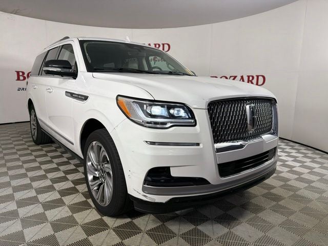 2023 Lincoln Navigator Standard