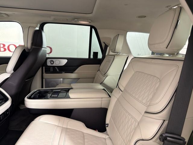 2022 Lincoln Navigator Black Label