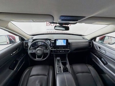 2022 Nissan Pathfinder SL