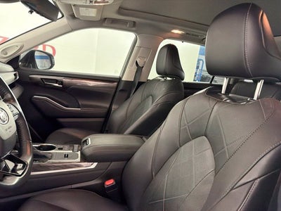 2021 Toyota Highlander Hybrid Platinum