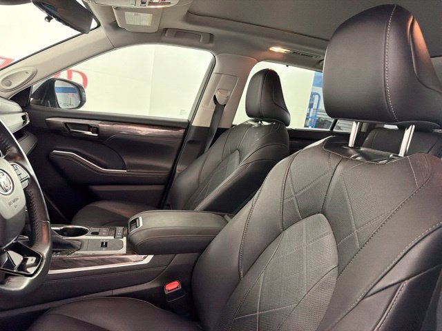 2021 Toyota Highlander Hybrid Platinum