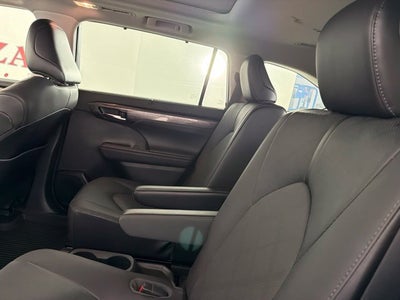 2021 Toyota Highlander Hybrid Platinum