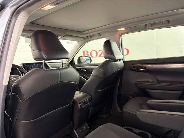 2021 Toyota Highlander Hybrid Platinum