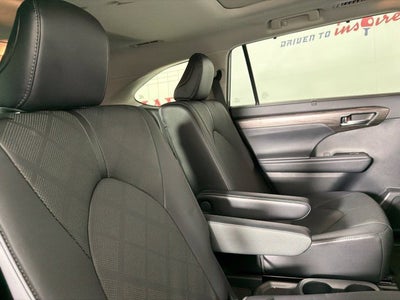 2021 Toyota Highlander Hybrid Platinum