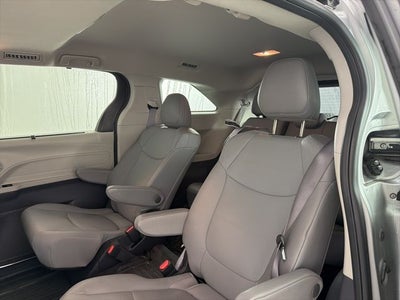 2022 Toyota Sienna XLE 8 Passenger