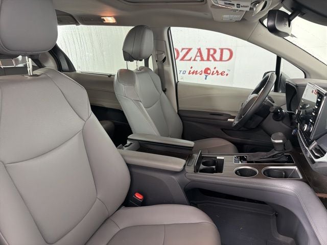 2022 Toyota Sienna XLE 8 Passenger