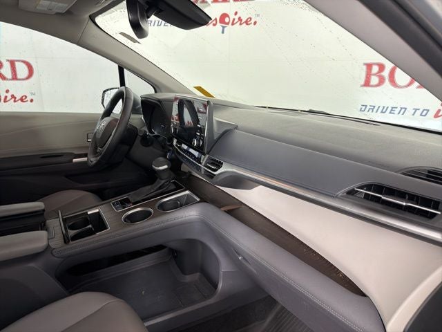 2022 Toyota Sienna XLE 8 Passenger