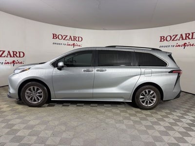 2022 Toyota Sienna XLE 8 Passenger