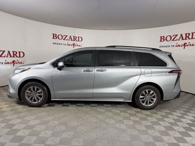 2022 Toyota Sienna XLE 8 Passenger
