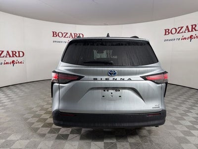 2022 Toyota Sienna XLE 8 Passenger