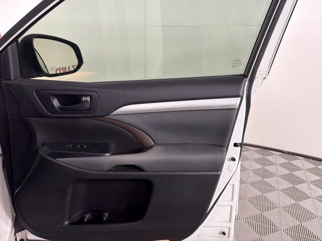 2017 Toyota Highlander LE