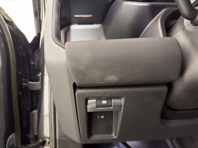 2023 Land Rover Defender 130 X-Dynamic SE
