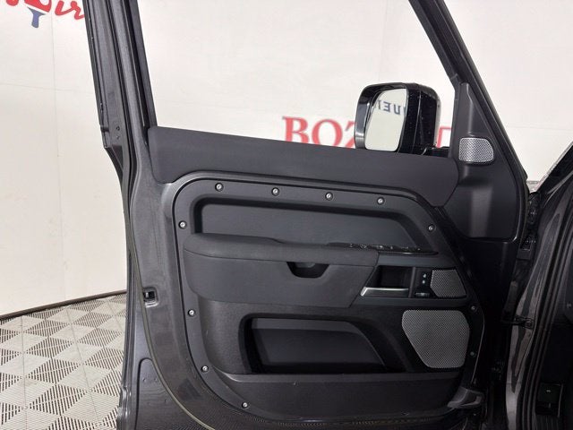 2023 Land Rover Defender 130 X-Dynamic SE