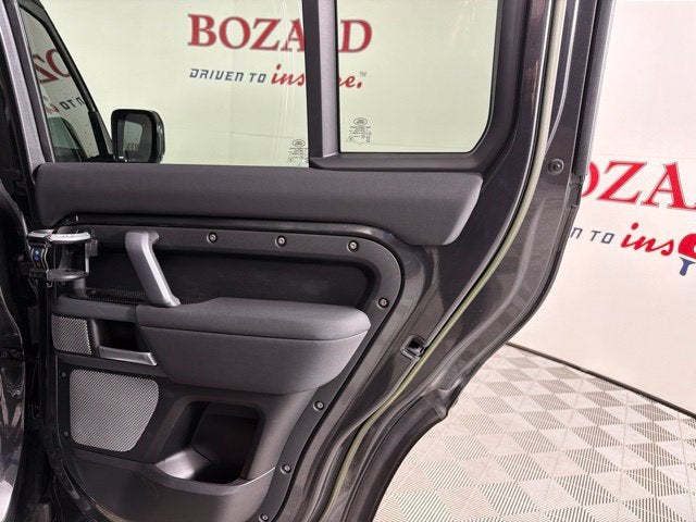 2023 Land Rover Defender 130 X-Dynamic SE