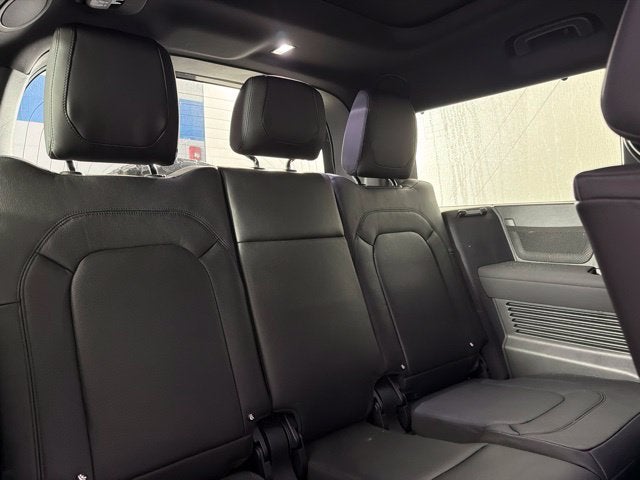 2023 Land Rover Defender 130 X-Dynamic SE
