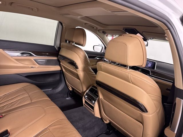 2022 BMW 7 Series 740i