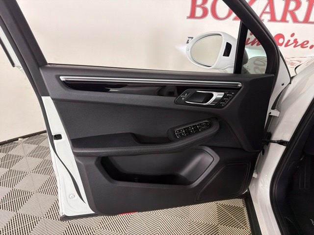 2023 Porsche Macan T