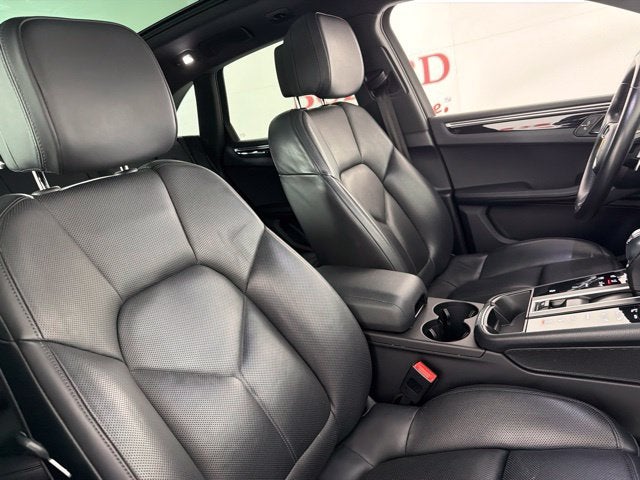 2023 Porsche Macan T